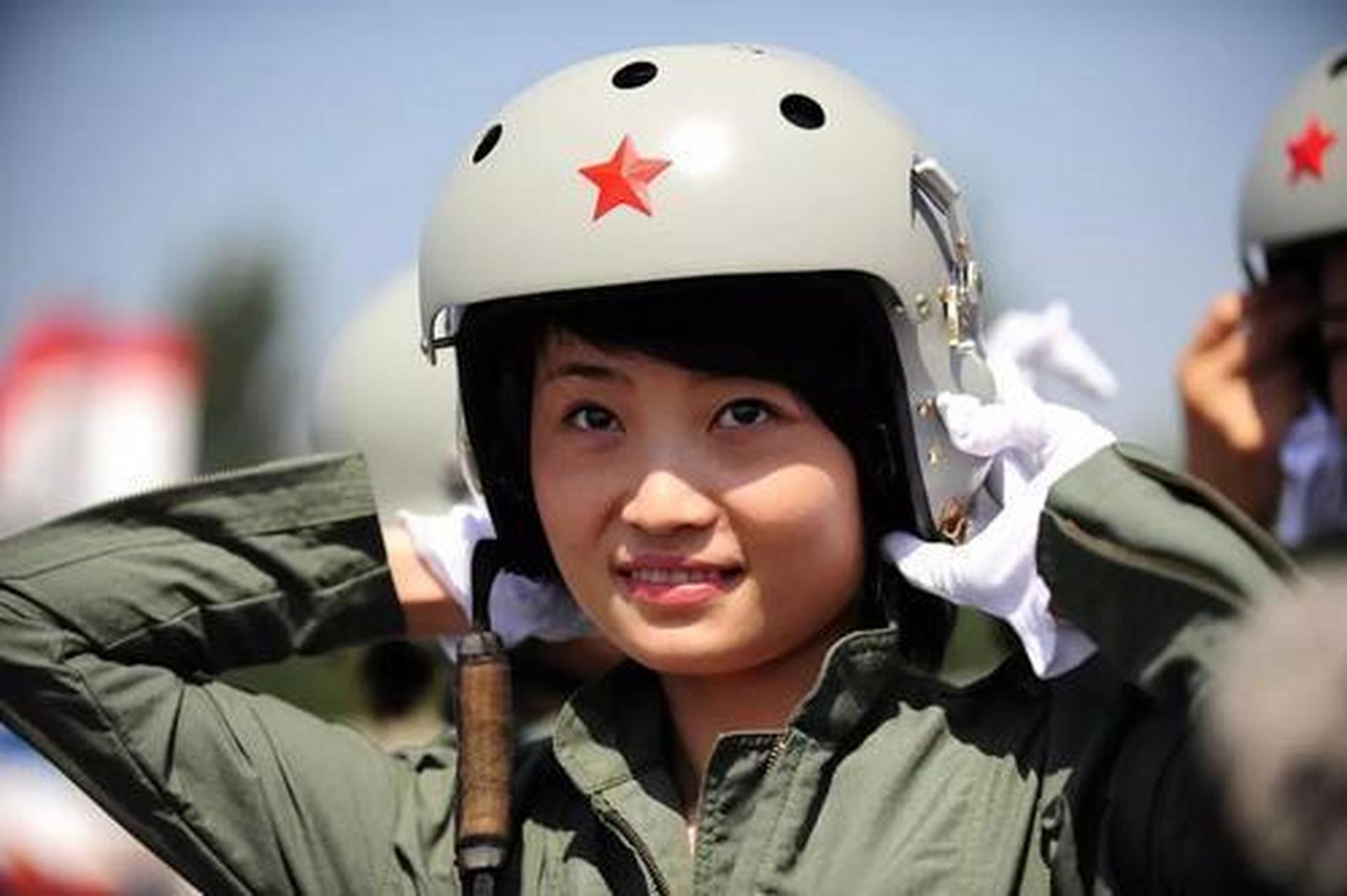 四川女飛行員余旭，英勇無(wú)畏的藍(lán)天使者，四川女飛行員余旭，藍(lán)天的英勇使者