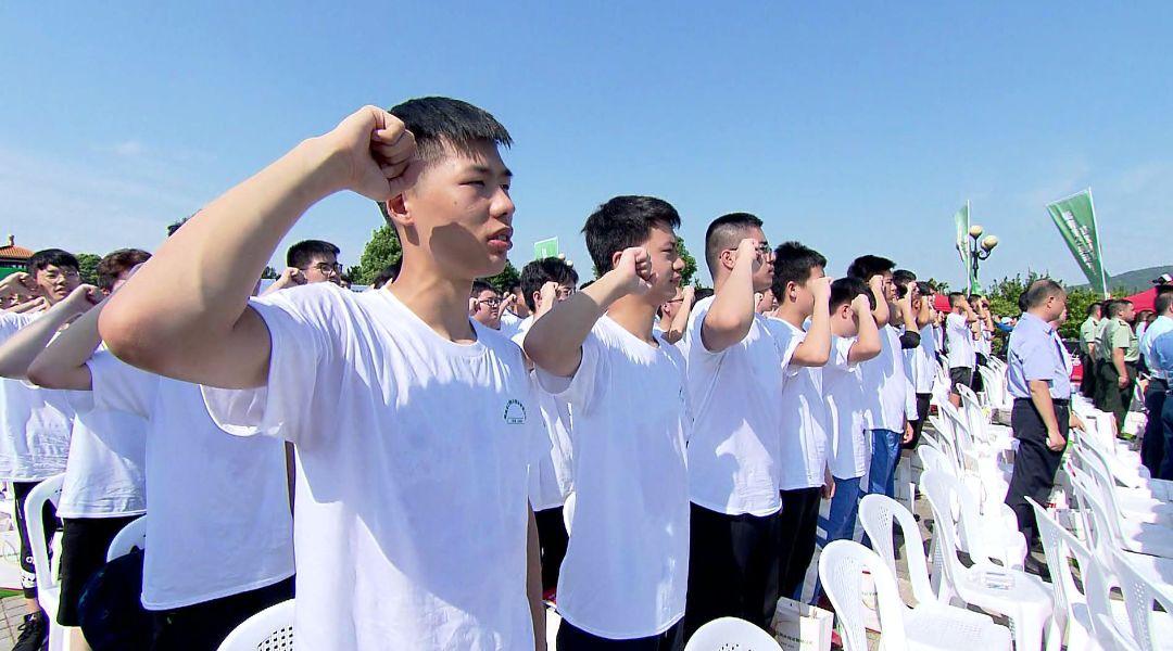 兵役登記證上大學(xué)一定要嗎？詳解兵役登記與大學(xué)入學(xué)要求，關(guān)于兵役登記證與大學(xué)入學(xué)要求的詳解，是否上大學(xué)必須持有兵役登記證？