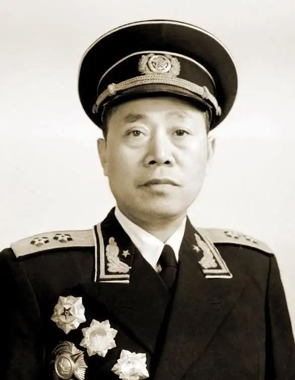 上將上面還有等級(jí)嗎，探究軍銜體系中的高級(jí)職位與等級(jí)劃分，軍銜體系揭秘，上將之上是否還有更高級(jí)別？高級(jí)職位與等級(jí)劃分全解析