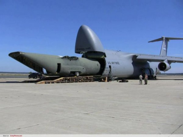 大力神運輸機圖片，探索航空巨無霸的魅力，航空巨無霸，大力神運輸機圖片探索其魅力
