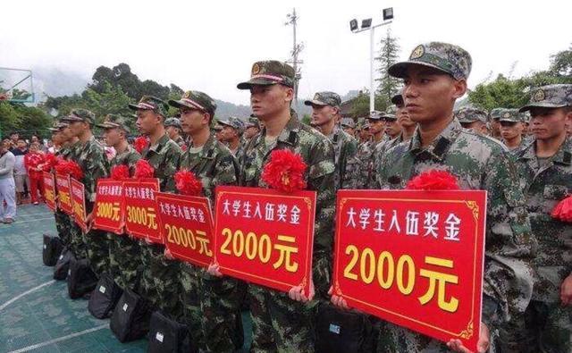 大學(xué)生如何參軍，一條充滿榮耀與成長的道路，大學(xué)生參軍之路，榮耀與成長的交織