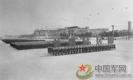重溫歷史瞬間，探索1959年國慶閱兵視頻，重溫歷史瞬間，探索經(jīng)典，回顧1959年國慶閱兵盛況
