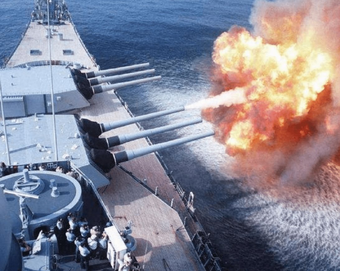 為什么岸炮打不過(guò)艦炮，深度解析背后的原因，岸炮與艦炮的較量，解析背后的原因與差異