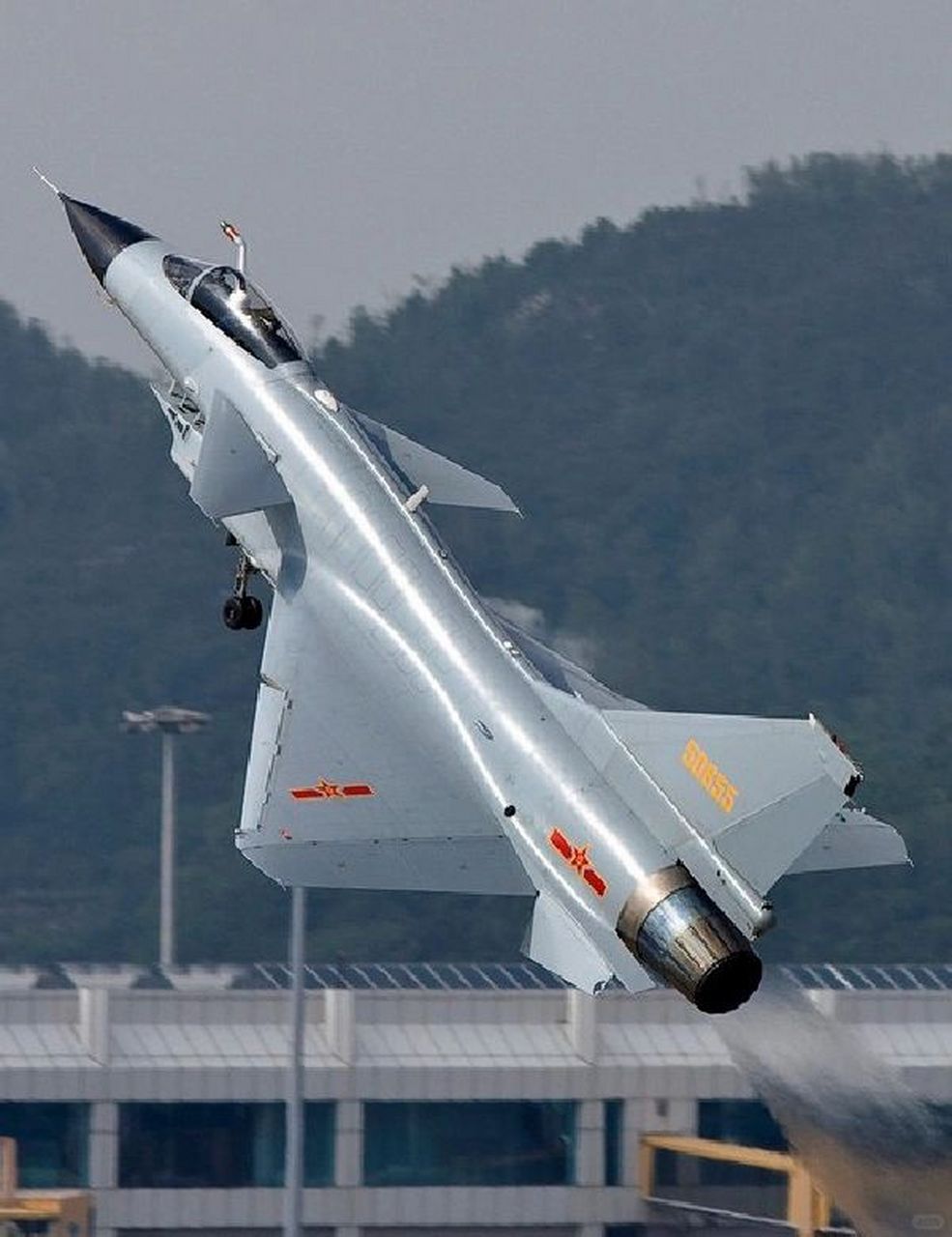 殲-10戰(zhàn)斗機是幾代機？全面解析中國空軍的主力戰(zhàn)機，中國空軍主力戰(zhàn)機殲-10戰(zhàn)斗機的全面解析，幾代機？