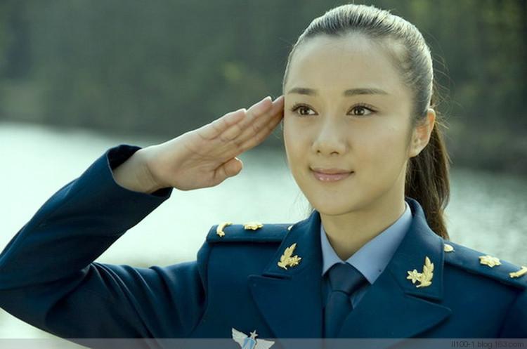 最美女兵軍禮，榮耀與責(zé)任并存，最美女兵軍禮，榮耀與責(zé)任的交響