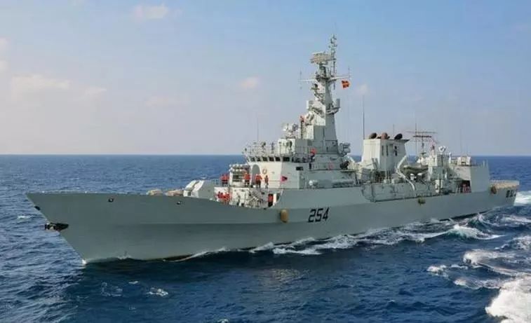 中國(guó)目前最先進(jìn)的軍艦，展現(xiàn)強(qiáng)大的國(guó)防實(shí)力，中國(guó)最尖端軍艦彰顯國(guó)防實(shí)力