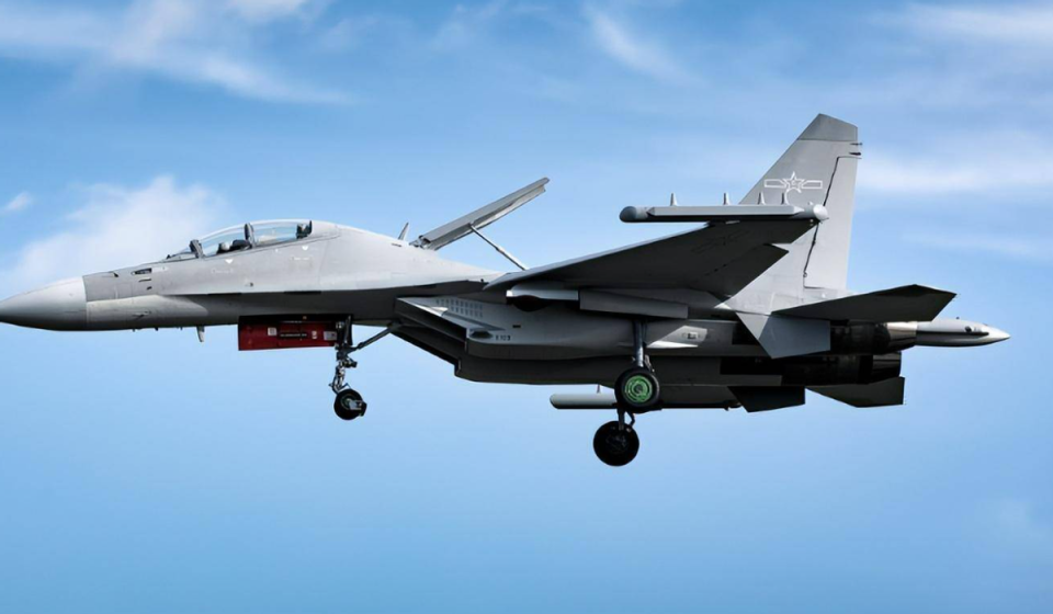 殲-16，中國(guó)航空工業(yè)的杰出代表，揭秘其屬于第幾代戰(zhàn)機(jī)，揭秘殲-16，中國(guó)航空工業(yè)杰出代表，究竟屬于第幾代戰(zhàn)機(jī)？