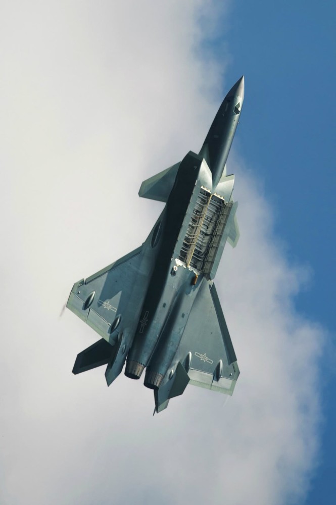 揭秘殲-20高清圖片，中國空軍新一代隱形戰(zhàn)機的風采，揭秘殲-20高清圖片，中國新一代隱形戰(zhàn)機風采展示