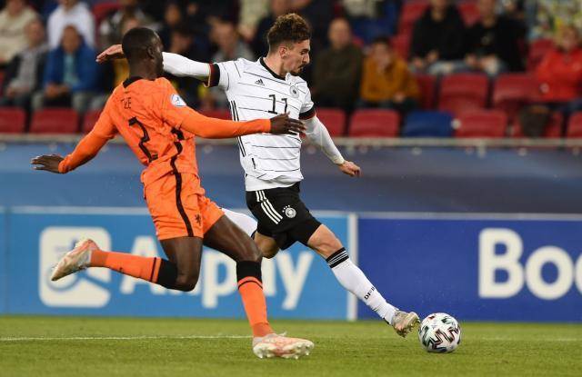 四個像論壇精選六肖6碼，揭秘精準預(yù)測的秘密，揭秘精準預(yù)測的秘密，論壇精選四像六肖6碼解析