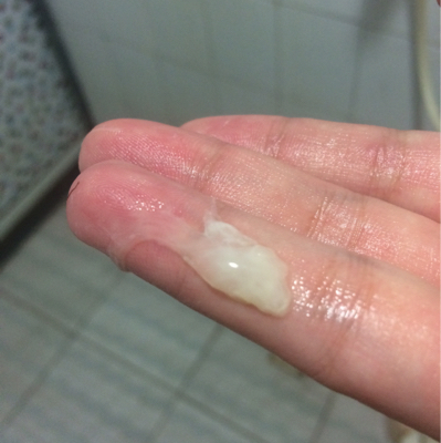 陰部流出來的液體是什么？全面解析女性分泌物，女性陰部流出液體的全面解析，了解女性分泌物成分與特性